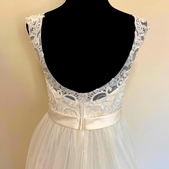 David’s Bridal Tulle Wedding Dress with Lace Illusion Neckline - Picture 10 of 14